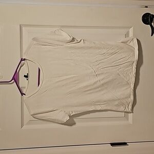 Gently worn Express super soft double lined crewneck tshirt. Large